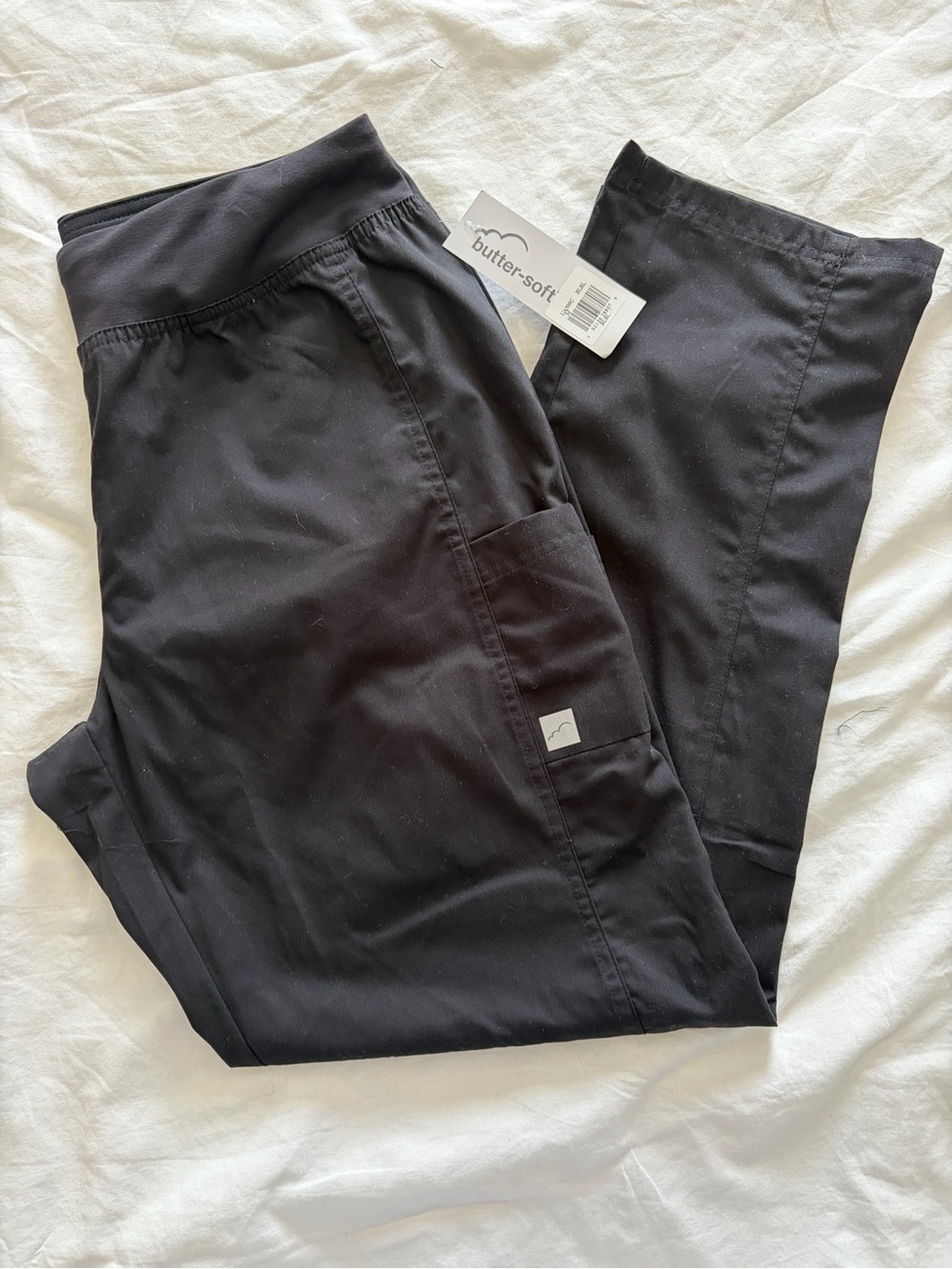 Butter-Soft Women’s Black V-Neck Scrubs Top and Pants Set Small/Medium NWT - Picture 8 of 16